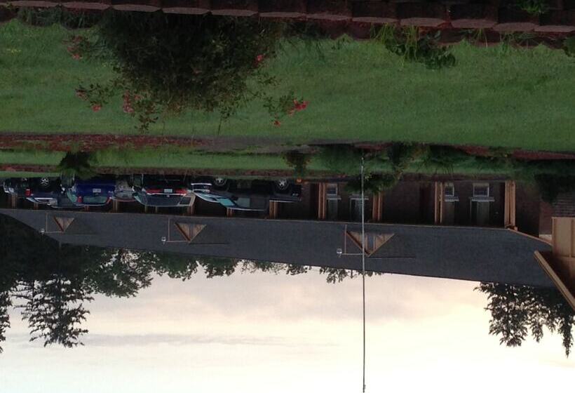 فندق Mark Twain Motor Inn