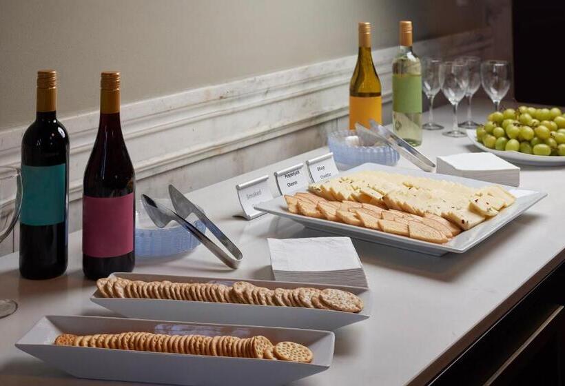 هتل Marriott Vacation Club® At Custom House, Boston