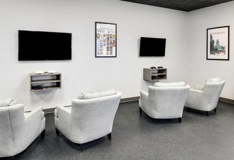 هتل Marriott's Cypress Harbour Villas