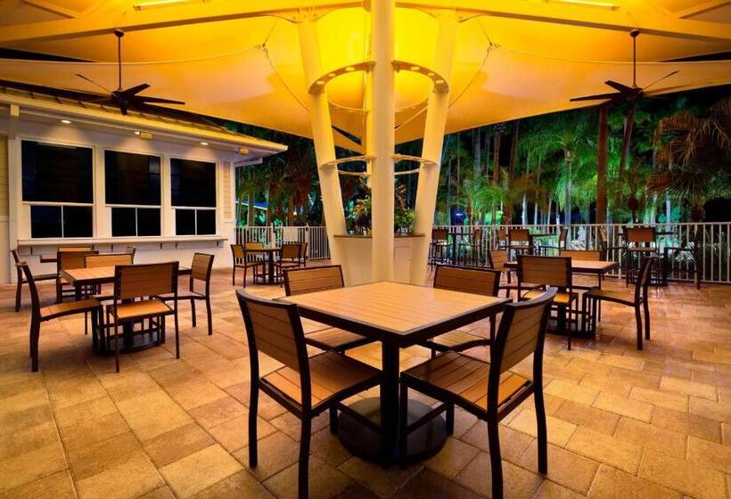 هتل Marriott's Cypress Harbour Villas