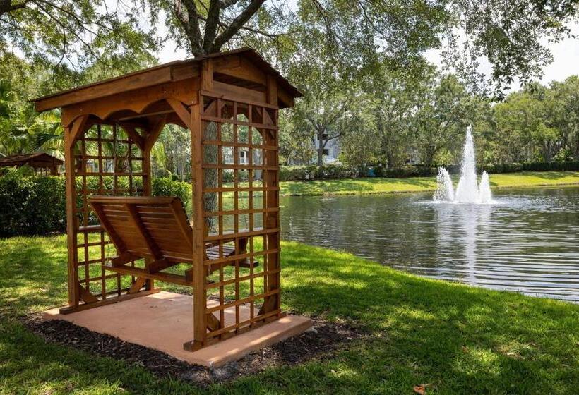 هتل Marriott's Cypress Harbour Villas