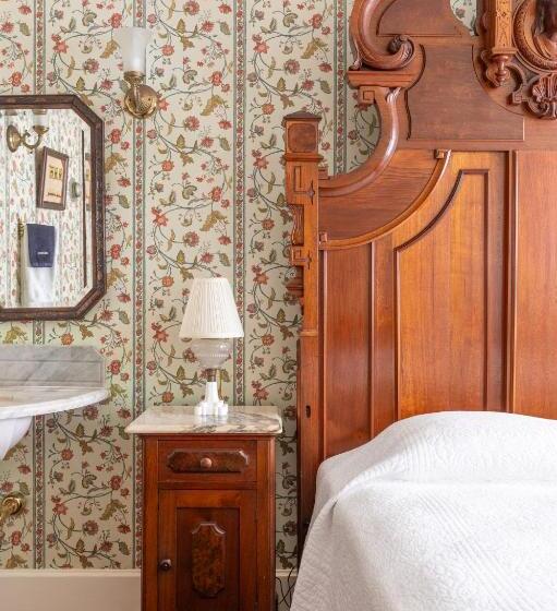 فندق Martine Inn