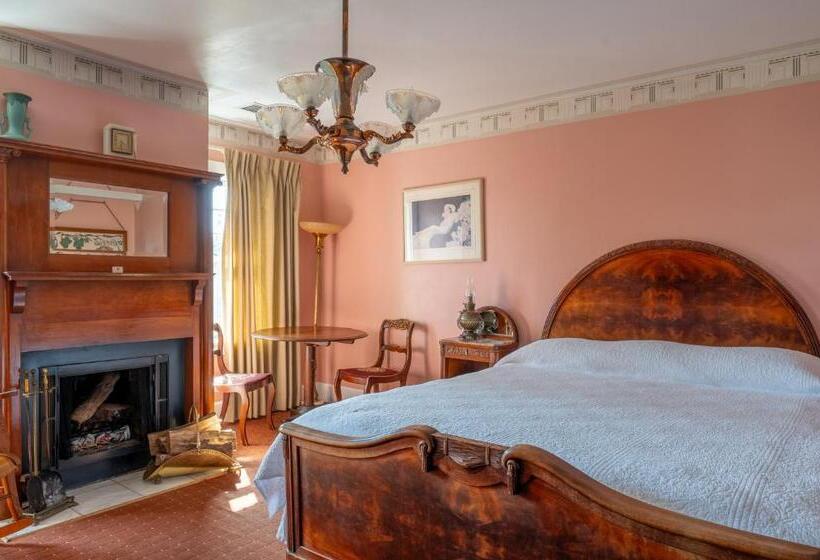 فندق Martine Inn