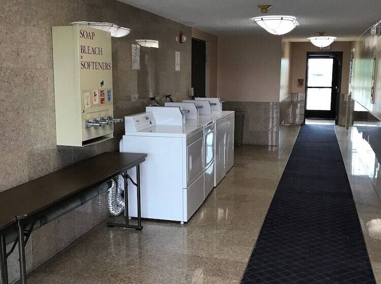 فندق Marvin S Garden Inn