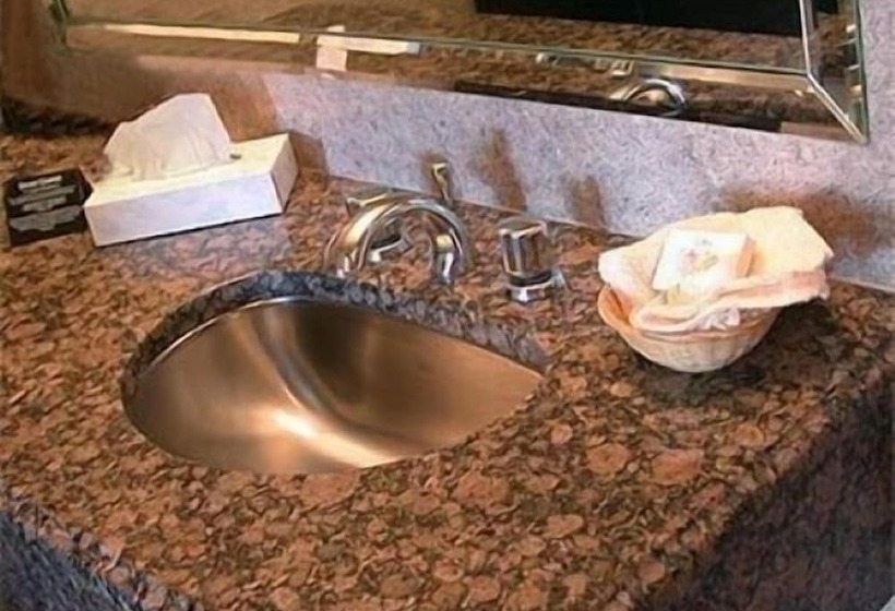 فندق Marvin S Garden Inn