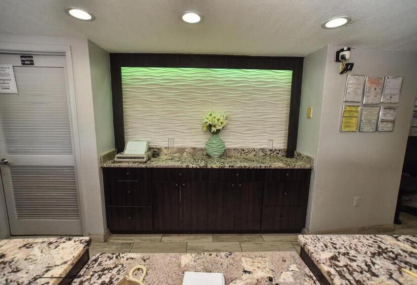 فندق Masters Inn Tucker