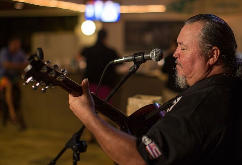 Отель Maui Coast