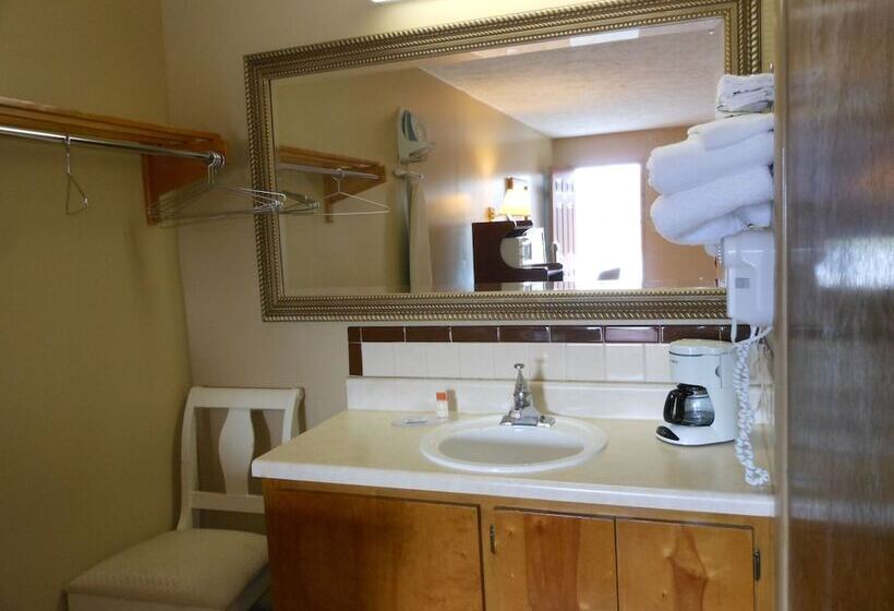 هتل Mcclellan Inn