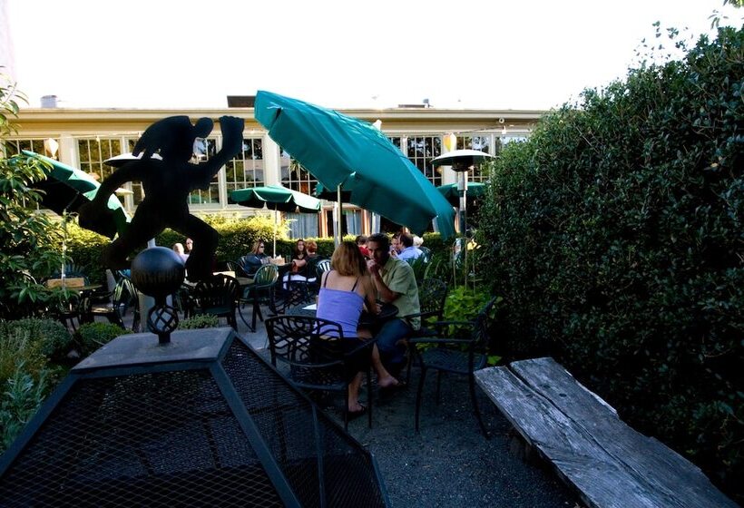 هتل Mcmenamins Kennedy School