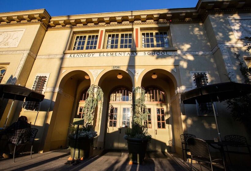 هتل Mcmenamins Kennedy School