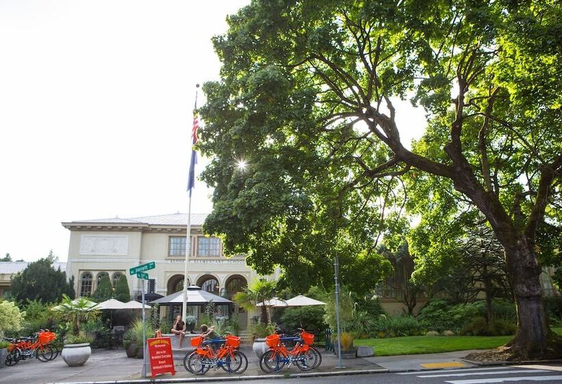 هتل Mcmenamins Kennedy School