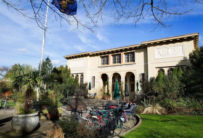 هتل Mcmenamins Kennedy School