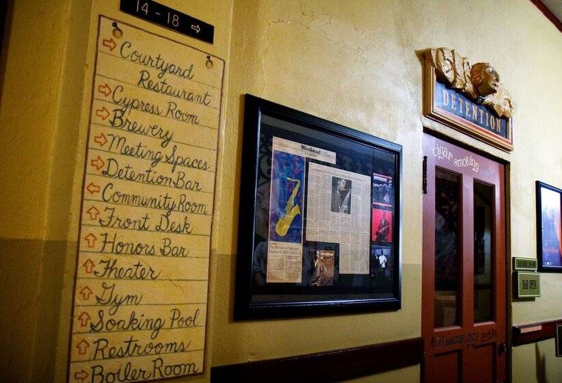 هتل Mcmenamins Kennedy School