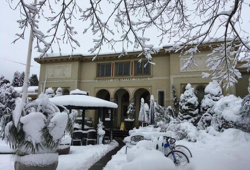 هتل Mcmenamins Kennedy School