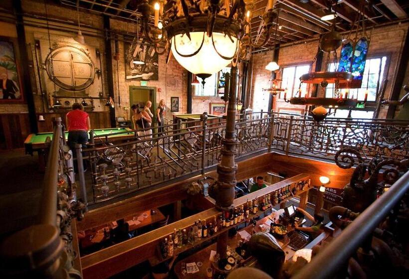 هتل Mcmenamins Kennedy School