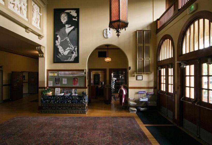 هتل Mcmenamins Kennedy School