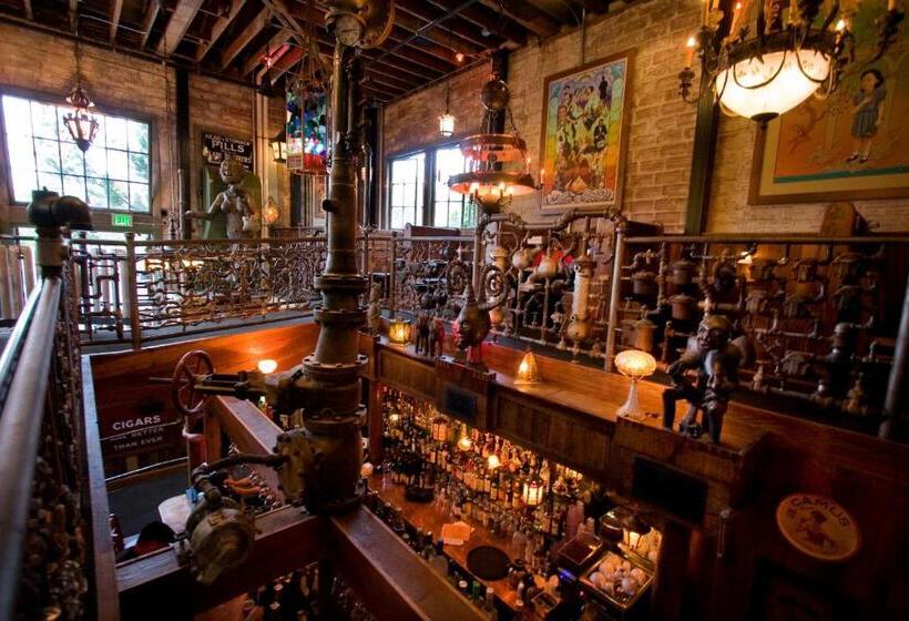 هتل Mcmenamins Kennedy School