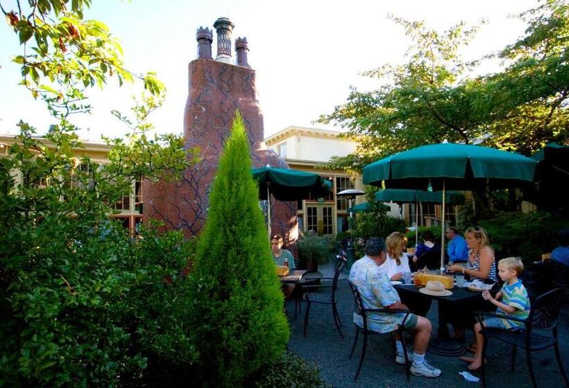 هتل Mcmenamins Kennedy School