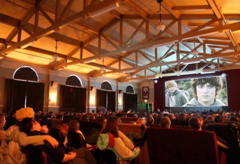 هتل Mcmenamins Kennedy School