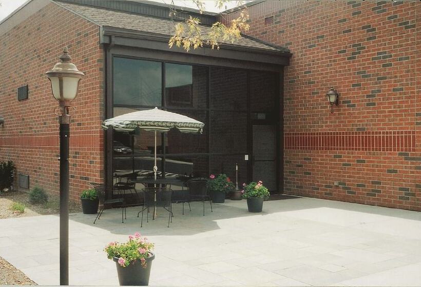 فندق Meadow Court Inn  Ithaca