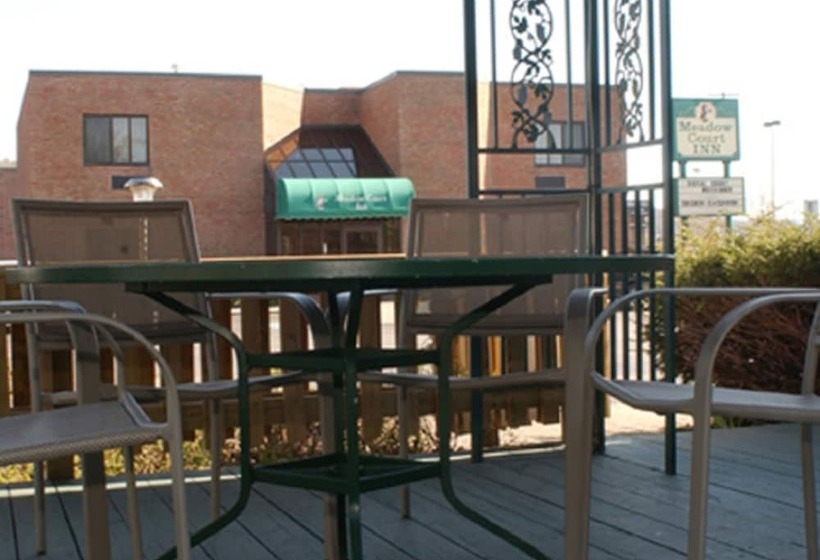 فندق Meadow Court Inn  Ithaca