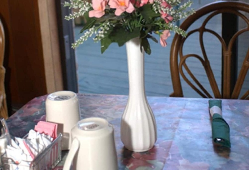 فندق Meadow Court Inn  Ithaca