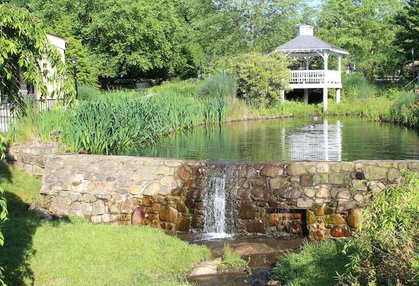 فندق Meadowbrook Inn