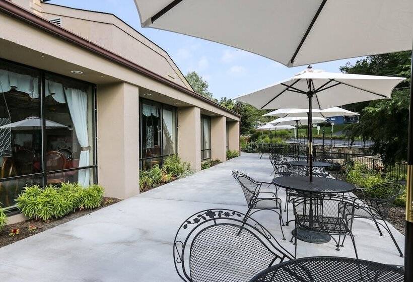 فندق Meadowbrook Inn