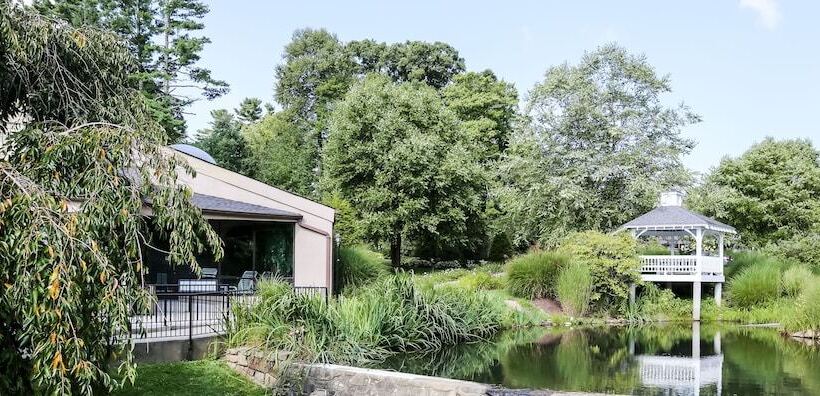 فندق Meadowbrook Inn