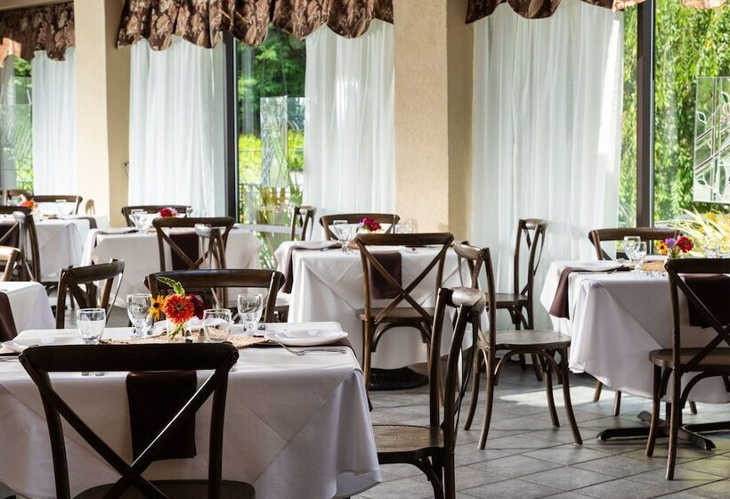 فندق Meadowbrook Inn