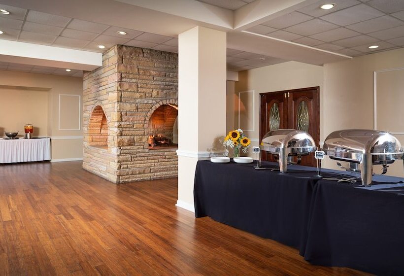 فندق Meadowbrook Inn