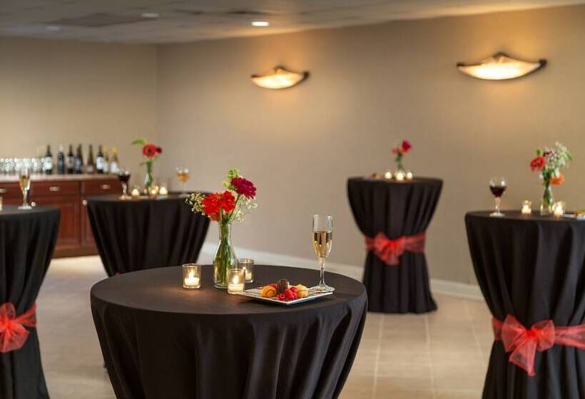 فندق Meadowbrook Inn