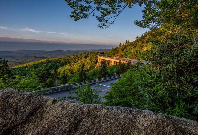 فندق Meadowbrook Inn