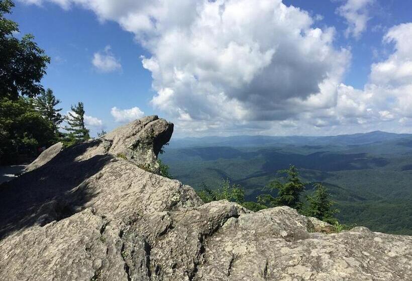 فندق Meadowbrook Inn