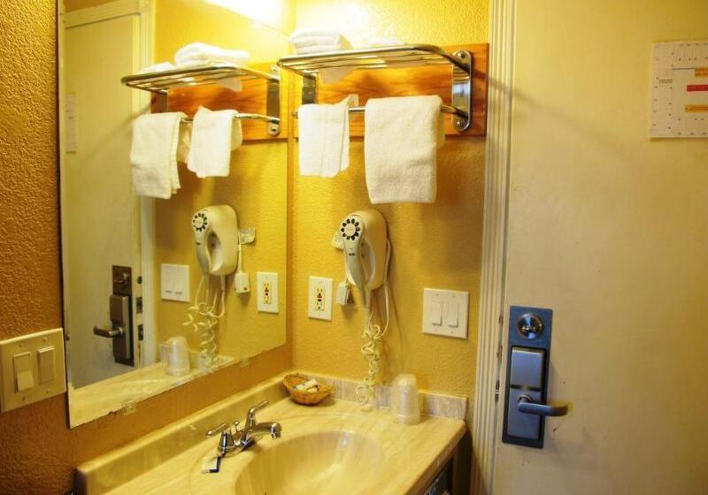 هتل Merrill Field Inn