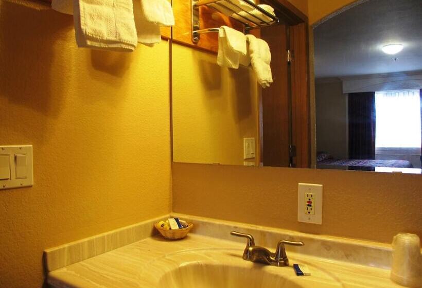 هتل Merrill Field Inn