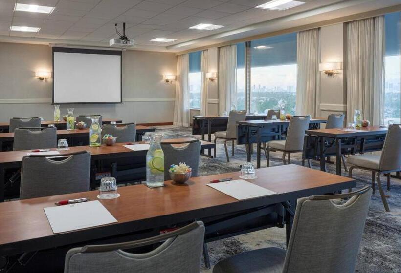 בית מלון כפרי Miami Airport Marriott