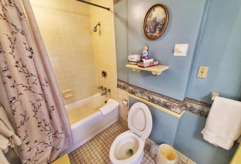 فندق Montague Inn Bed & Breakfast