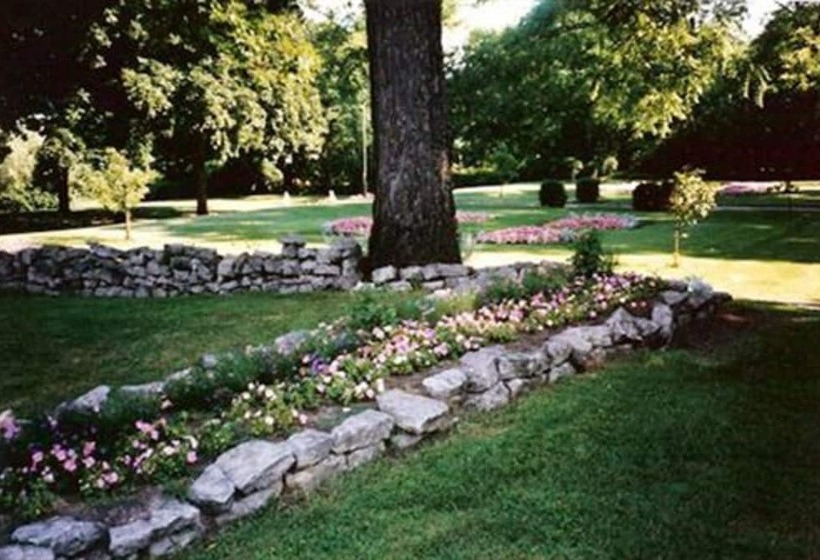 فندق Montague Inn Bed & Breakfast