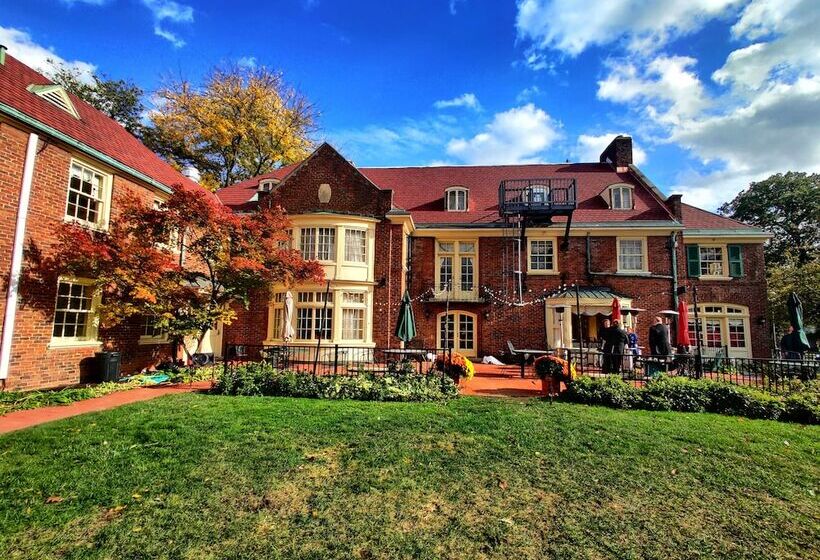 فندق Montague Inn Bed & Breakfast