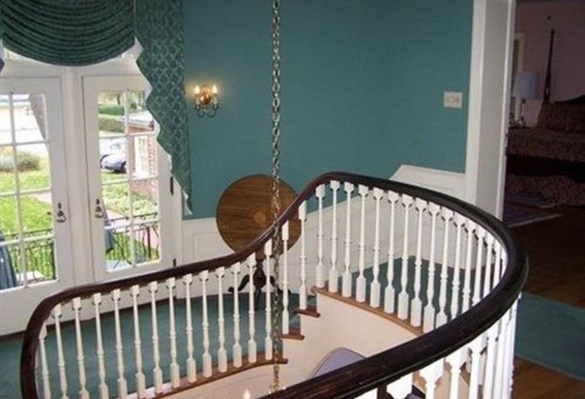 فندق Montague Inn Bed & Breakfast