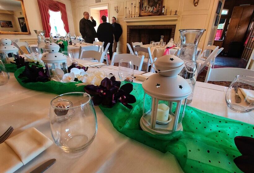 فندق Montague Inn Bed & Breakfast