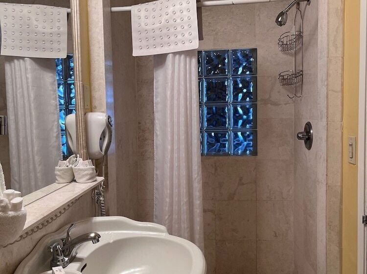 فندق Monterey Bay Lodge