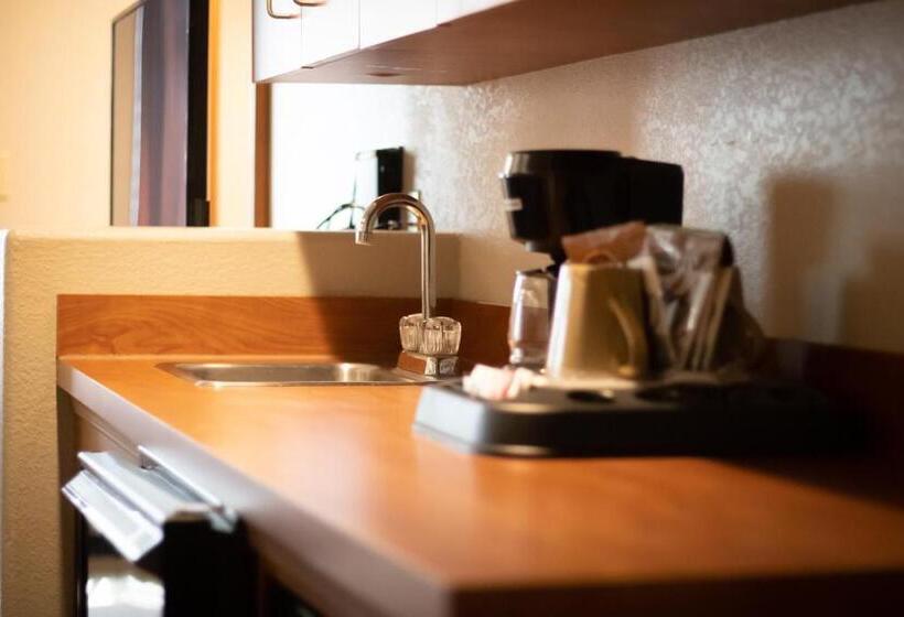 فندق Monument Inn & Suites