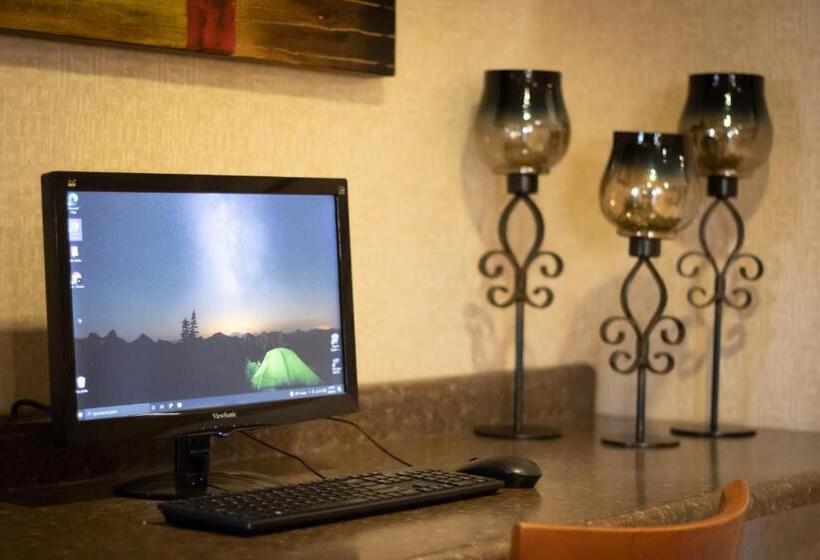 فندق Monument Inn & Suites