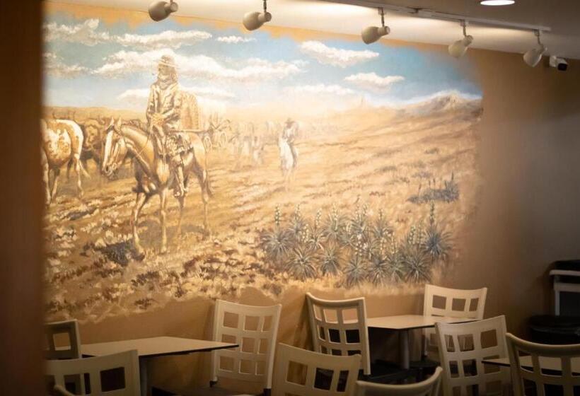 فندق Monument Inn & Suites