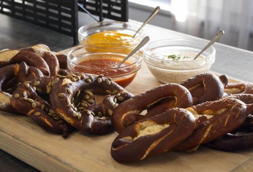 Отель Oakland Marriott City Center