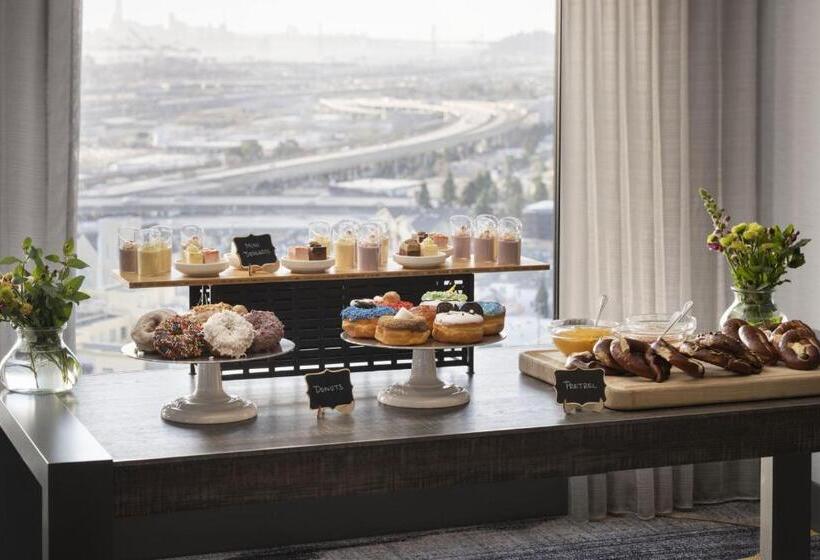 Отель Oakland Marriott City Center