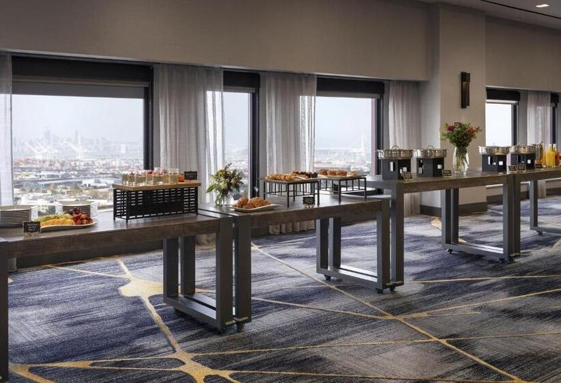 Отель Oakland Marriott City Center