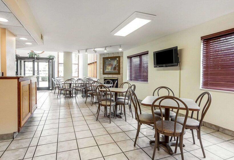 هتل Quality Inn & Suites At Dollywood Lane